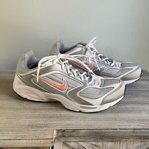 Nike Rolling Rail Athletic Shoes